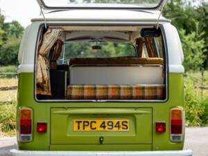 Image 29/47 of Volkswagen T2b Camper (1977)