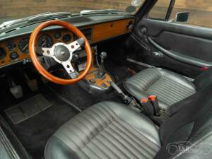 Image 2/19 of Triumph Stag (1975)