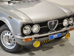 Image 2/34 of Alfa Romeo Giulia Nuova Super 1300 (1975)