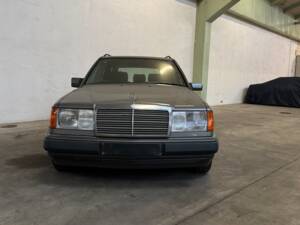 Imagen 16/81 de Mercedes-Benz 250 TD (1992)