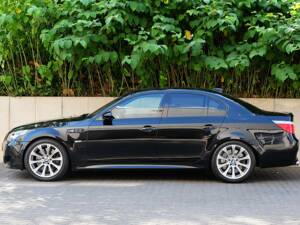 Image 6/51 of BMW M5 (2007)