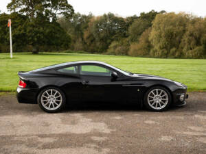 Immagine 5/50 di Aston Martin V12 Vanquish S (2005)