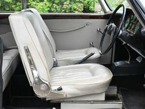 Image 17/40 of Bristol 410 (1968)