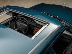 Bild 14/40 von Mercedes-Benz E 220 (1995)
