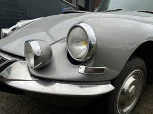 Image 3/18 of Citroën DS 21 Pallas (1966)