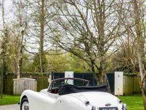 Image 44/50 of Jaguar XK 120 DHC (1953)