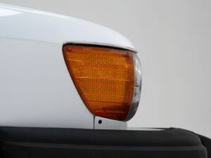 Image 13/15 of Mercedes-Benz 560 SL (1988)