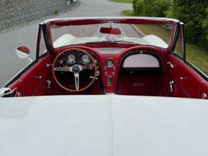 Image 33/52 of Chevrolet Corvette Sting Ray Convertible (1963)