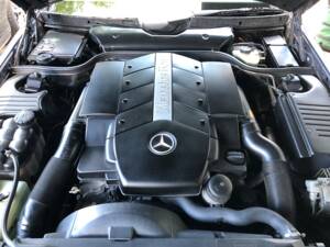 Image 12/24 of Mercedes-Benz SL 500 (2000)