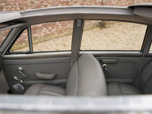 Immagine 36/50 di BMW 501 V8 (1965)