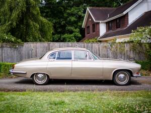 Image 2/40 of Jaguar Mk X 3.8 (1963)