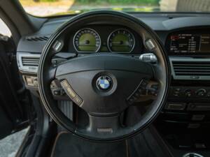 Image 46/50 of BMW 750iL (2001)