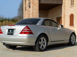 Image 6/50 of Mercedes-Benz SLK 320 (2001)