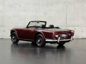 Imagen 2/24 de Triumph TR 4A IRS (1965)