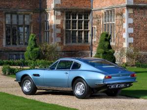 Image 9/49 of Aston Martin DBS V8 (1971)