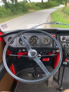Image 13/25 of Volkswagen T2b minibus (1976)