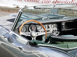 Image 2/19 of Jaguar E-Type 4.2 (1965)