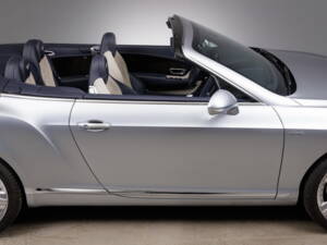 Imagen 9/41 de Bentley Continental GTC W12 (2014)