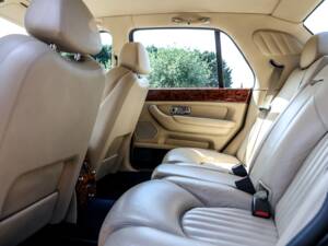 Image 30/37 of Bentley Arnage Red Label (2000)