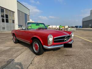 Image 6/54 of Mercedes-Benz 280 SL (1968)