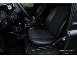 Image 17/28 of Land Rover Defender 90 (1997)