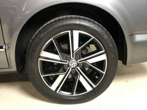 Bild 12/32 von Volkswagen T6.1 Multivan 2.0 TDI 4Motion (2023)