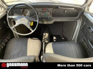 Image 12/15 of Volkswagen Beetle 1302 (1972)