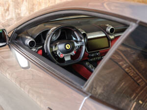 Immagine 38/61 di Ferrari GTC4Lusso (2017)