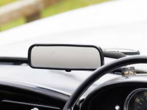 Image 38/50 of Alfa Romeo 2600 Spider (1964)