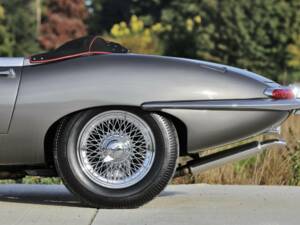 Image 3/50 de Jaguar E-Type 3.8 Flat Floor (1961)