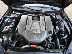 Image 23/50 of Mercedes-Benz SL 55 AMG (2006)