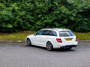 Image 20/50 de Mercedes-Benz C 63 AMG T (2013)