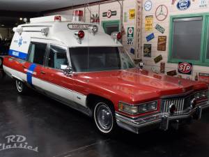 Image 9/50 of Cadillac Fleetwood 60 Ambulance (1975)