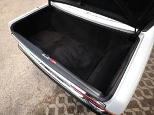 Image 29/85 of Mercedes-Benz 560 SL (1986)
