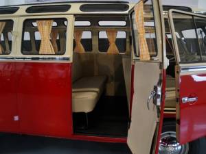 Image 13/94 of Volkswagen T1 Brasil &quot;Samba&quot; (1974)