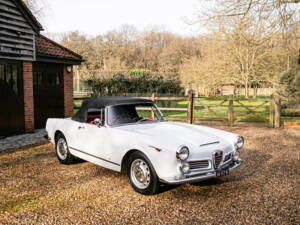 Image 11/50 of Alfa Romeo 2600 Spider (1963)