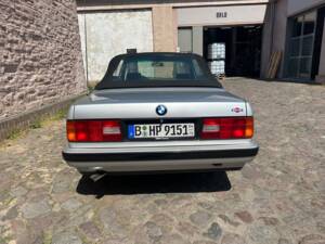 Image 11/29 of BMW 318i (1991)
