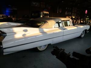 Image 2/9 of Cadillac 62 Eldorado Seville (1959)