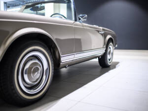 Image 18/72 of Mercedes-Benz 280 SL (1970)