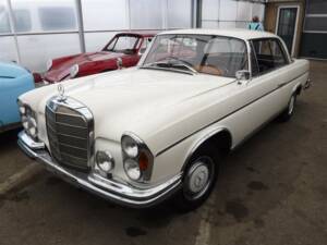 Image 32/49 of Mercedes-Benz 300 SE (1966)