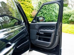 Bild 13/50 von Land Rover Range Rover V8 SV Autobiography (2015)