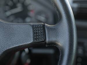 Image 48/50 of BMW 320i (1989)