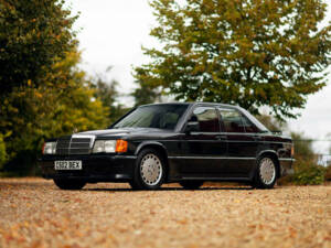 Image 10/50 de Mercedes-Benz 190 E 2.3-16 (1985)