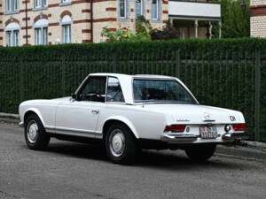 Afbeelding 3/38 van Mercedes-Benz 280 SL (1968)