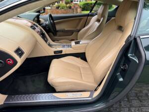 Image 26/43 of Aston Martin DB 9 (2008)