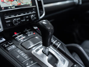 Bild 18/39 von Porsche Cayenne GTS (2016)