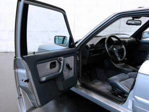 Bild 13/22 von BMW 325i (1988)