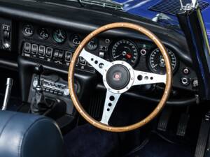 Image 40/43 de Jaguar Type E V12 (1974)