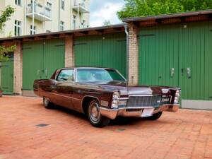 Bild 16/200 von Cadillac Coupe DeVille (1968)