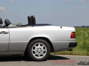 Image 23/39 of Mercedes-Benz 300 CE-24 (1992)